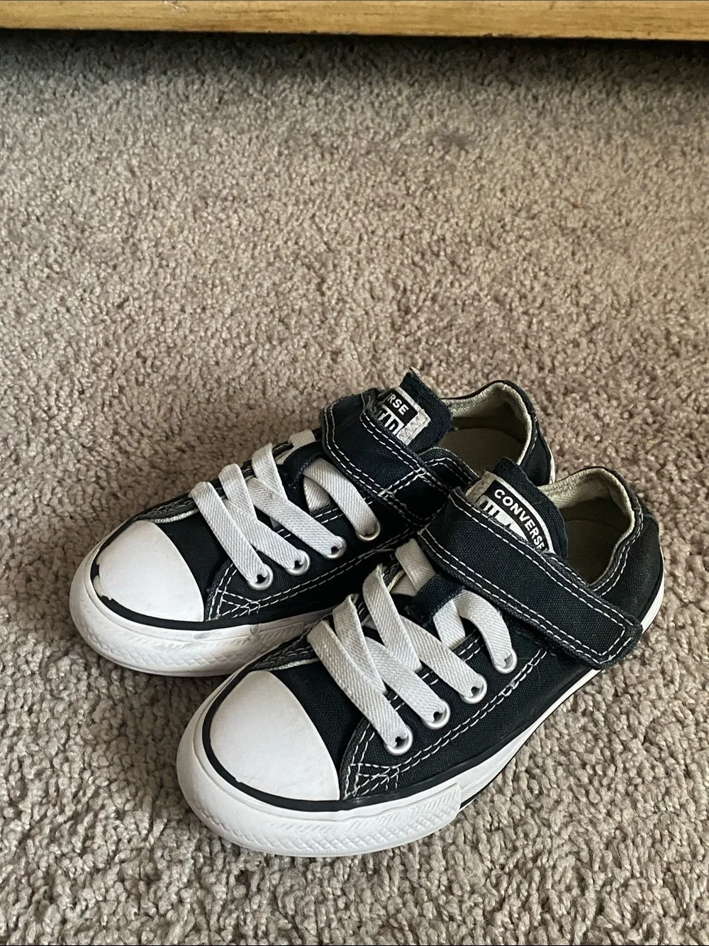 Converse All Star Chuck Taylor V1 Low Top Sneakers size 11